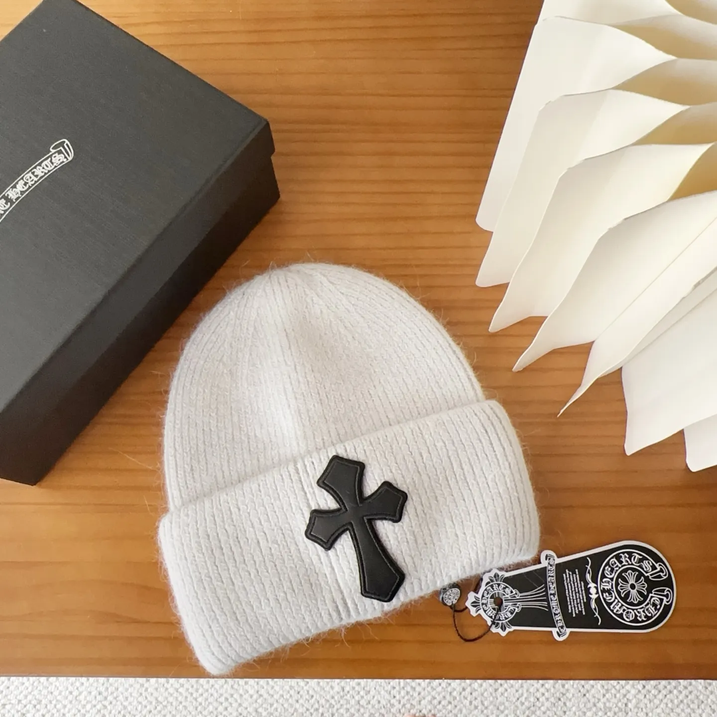 💰56 Crow Heart Angora Rabbit Fur Knitted Beanie for Autumn and Winter. This must be a favorite of minimalism. It is clean, neat, fashionable and versatile, and will definitely not be picky about your face shape! A fashionable classic that lasts forever! Fashionable black and white can be purchased together!